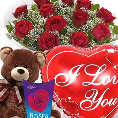 A Bundle of Love Red Rose AquaBox
